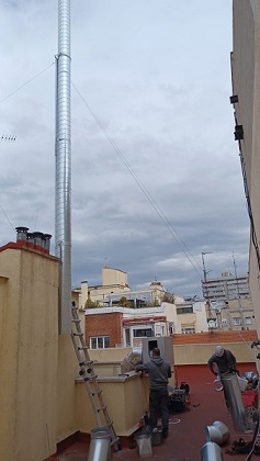 Montaje-tubos-conductos-salida-humos-Madrid