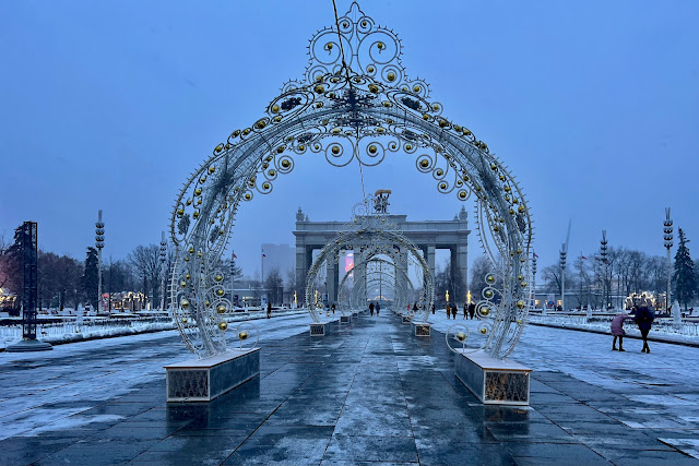ВДНХ, Центральная аллея ВДНХ, Центральная аллея