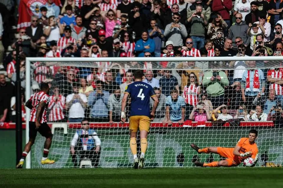Ivan Toney misses first Premier League penalty against Newcastle