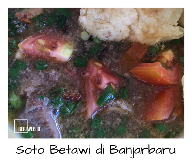 Soto Betawi, dari namanya saja kuliner ini cukup jelas berasal dari Betawi, Jakarta. Tapi sekarang untuk menikmati kuliner ini, tak perlu jauh-jauh pergi ke Jakarta. Sebab di Banjarbaru, kuliner berbahan dasar daging sapi ini sudah bisa ditemui.