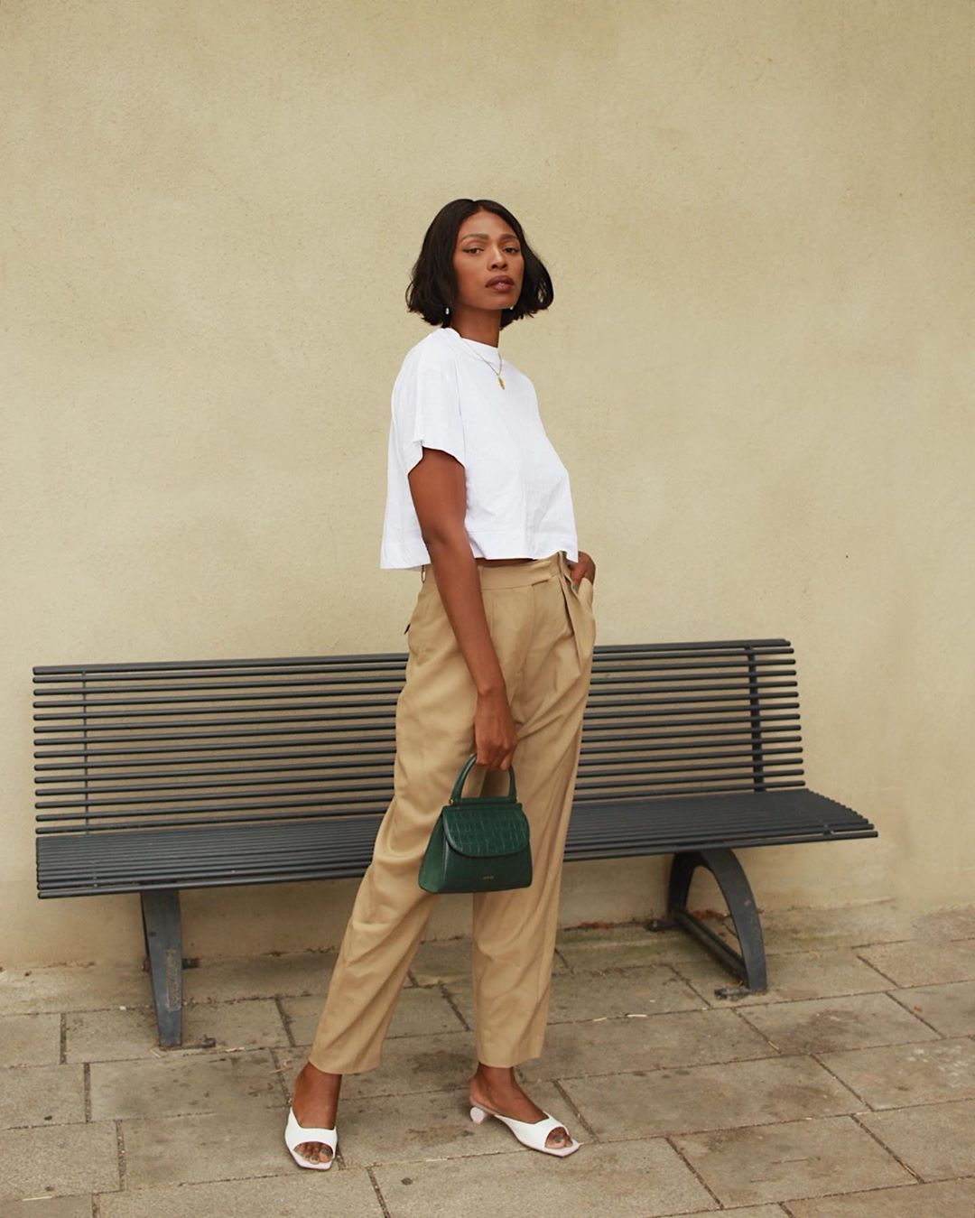 Le Fashion: This French Girl's Minimalist Outfit is So Chic