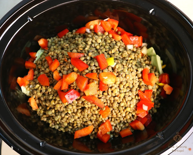 Lentilhas e legumes na slow cooker