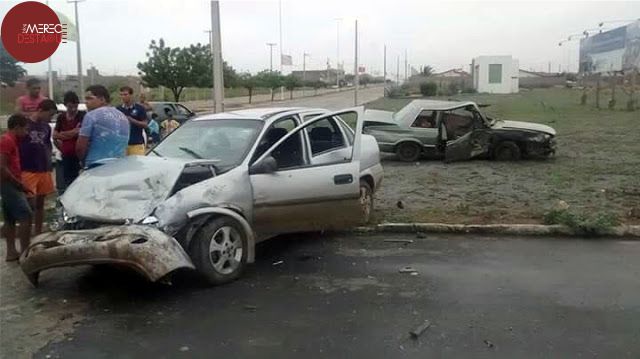 Carros colidem e pessoas ficam feridas em acidente na saída para a Vila do Pará em Santa Cruz