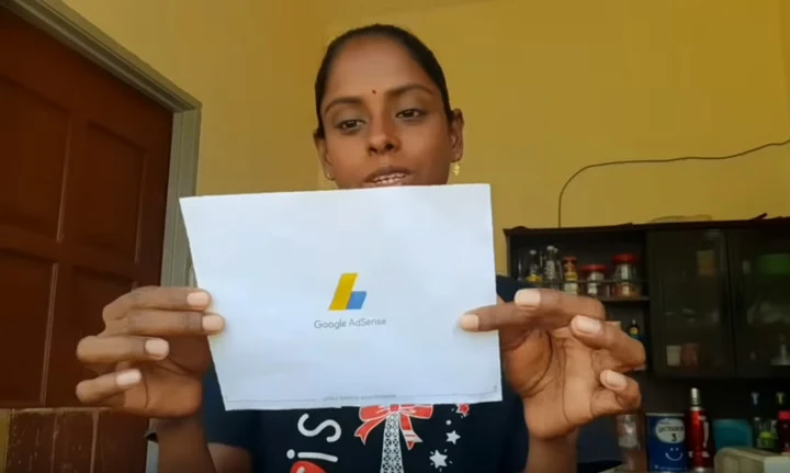 Sugu Pavithra buat duit USD menerusi Youtube