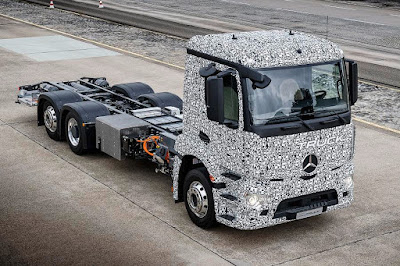 Mercedes-Benz Urban eTruck Prototype (2016) Front Side