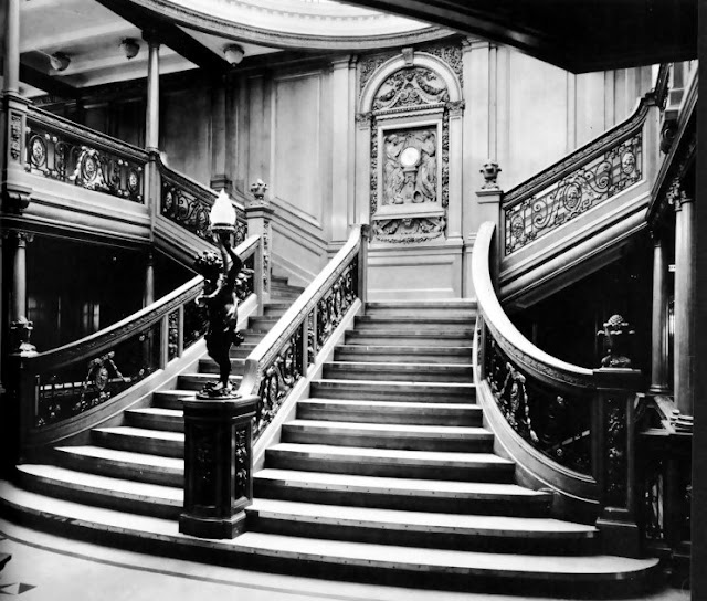 rms TITANIC aft Grand Staircase, stage for the decending Jack in Cameron´s TITANIC