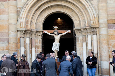 https://interbenavente.es/not/26147/el-cristo-de-los-afligidos-realizo-su-recorrido-de-oracion-hasta-santa-maria-la-mayor/