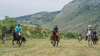 Albania, ratsastusmatka, riitta reissaa