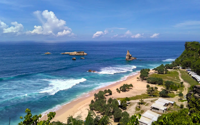 Pantai Buyutan: Wisata Pantai Terbaik di Pacitan, Jawa Timur