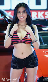 abby poblador bikini pics at 2012 trans sport auto show 01