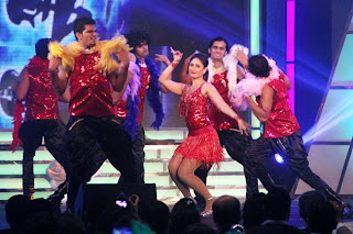 Kareena Kapoor Sizzling performance in CREDAI Awards