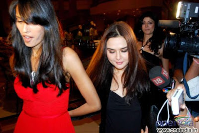 preity zinta in cocktail party