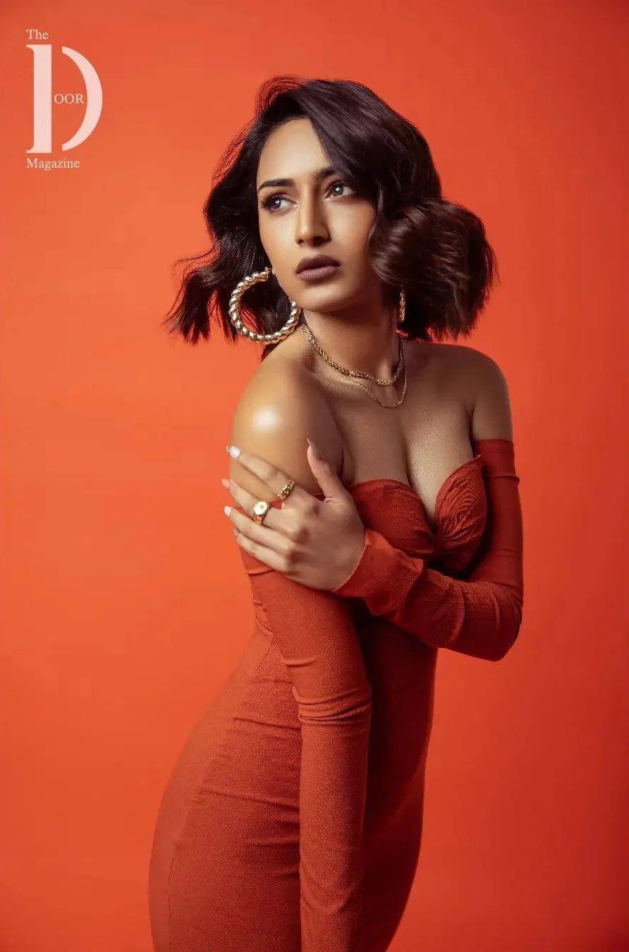 Erica Fernandes cleavage tight dress sexy body