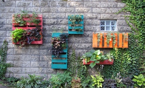 Pallet Furniture Plans: Pallet Garden - Exterior Beauty DIY Ideas