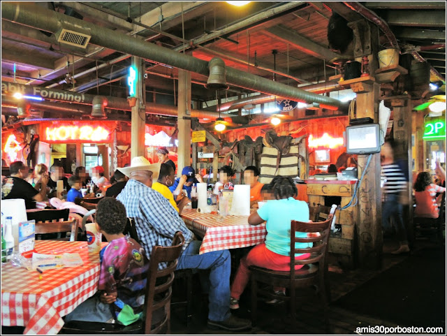 Salón de Riscky’s Bar-B-Q en Stockyards