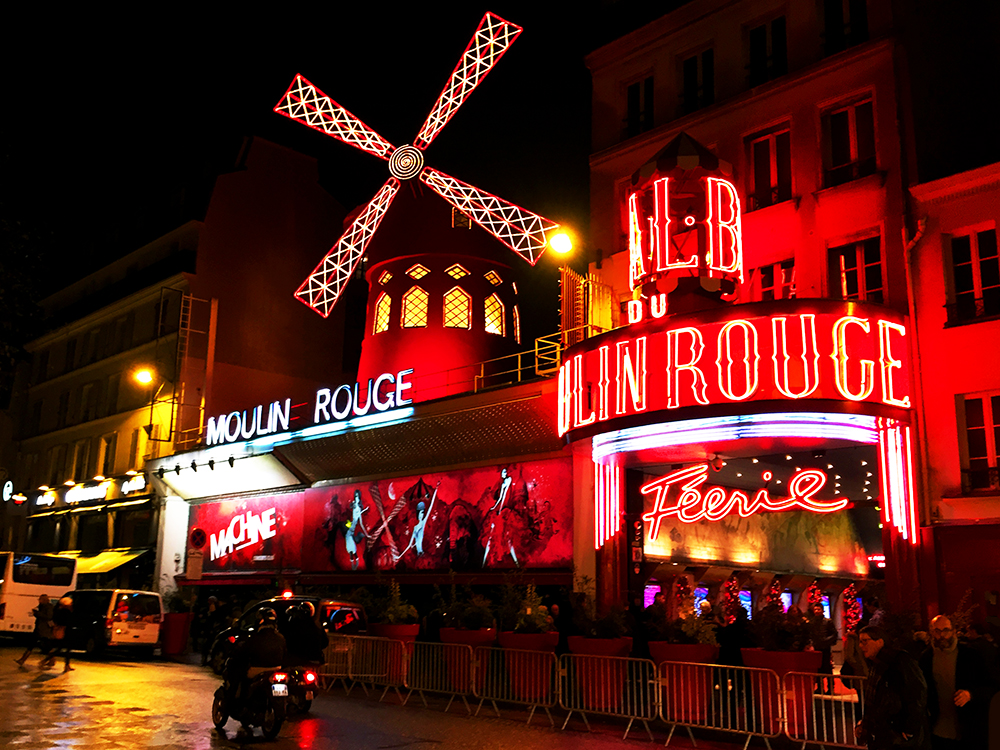 MOULIN ROUGE