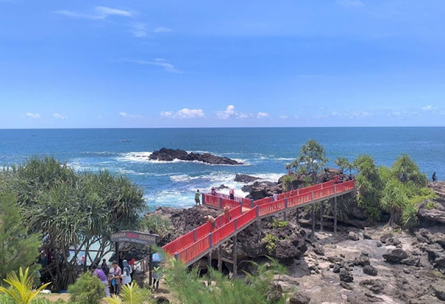 Pantai Menganti. pict explorewisata