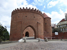 barbacane, porta di accesso alla città vecchia di varsavia