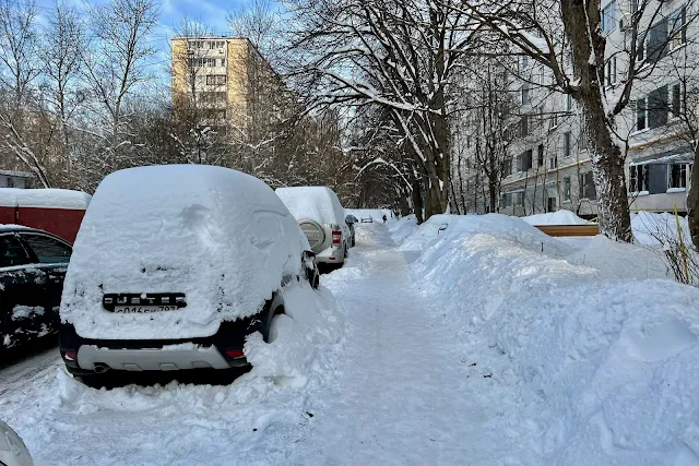 Профсоюзная улица, дворы