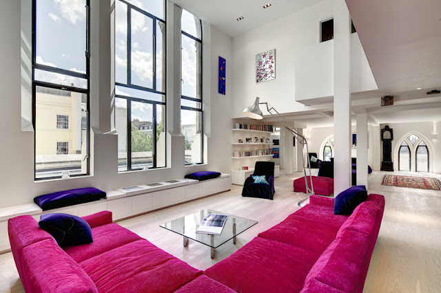 Picture of the modern living room with high ceilings 
