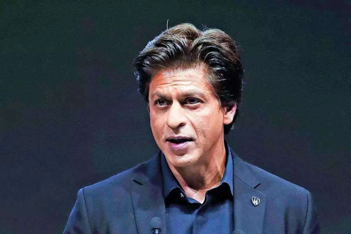 यूजर्स बोला फिल्म की डेट बदल सकते हैं? Shah Rukh Khan बोले - तो 26 को...