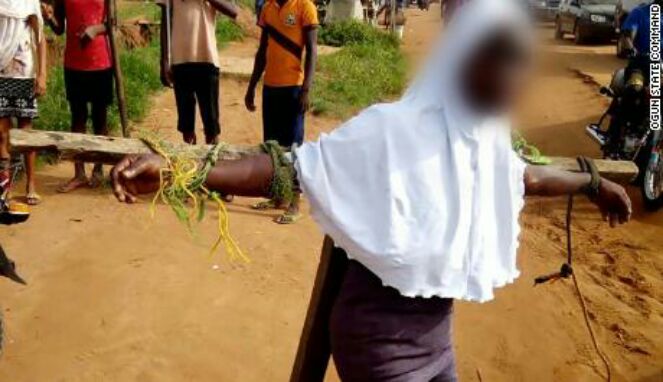 Terlambat Sekolah Siswi di Nigeria Diikat dan Dipukuli Guru
