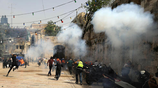 Centenas de feridos  em novos confrontos em Jerusalém