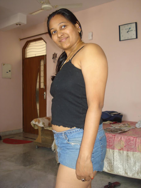 Hot south indian tamil Aunty Kambi kadakal Hot Sexy tight jeans shirts 