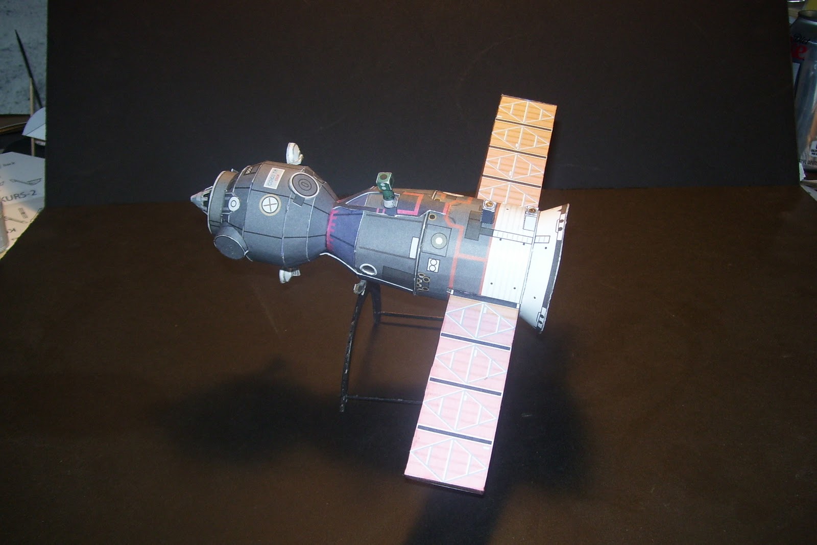 John's Paper Models etc: AXM site Russian Soyuz model in 1/48 scale