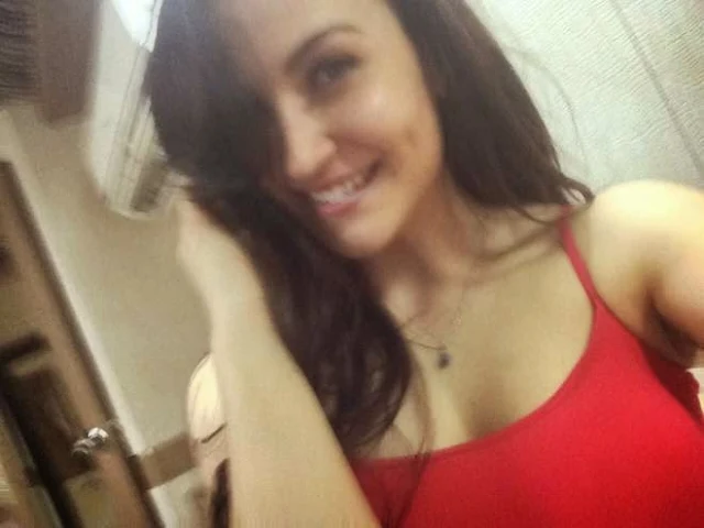 Elli Avram Selfie Photos