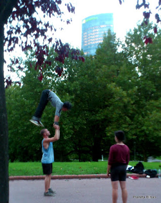 paisaje humano,circo callejero,Planeta Bilbao