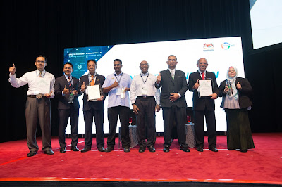Source: MESTECC. MGTC's CEO, Dr Mohd Azman (centre) with Diamond Recognition recipients.