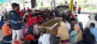 Mengenang Bulan Bung Karno, GMNI Unitri Kunjungi Makam Bung Karno