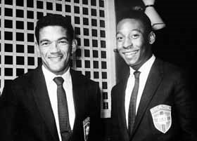 [Outra+foto+de+Pelé+e+Garrincha.jpg]