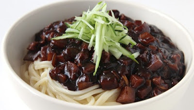 Resep Masakan Korea Mie Jajangmyeon (Mie Hitam Korea)