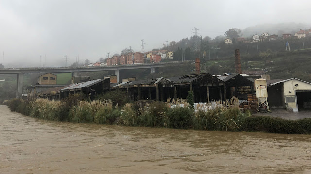 Zona de industrias en El Calero, en Burtzeña