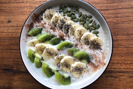 Gachas de Avena con Kiwi, Plátano y Semillas