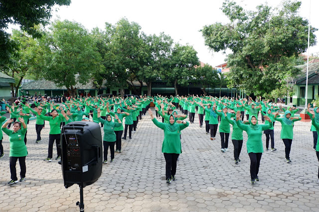 KodimKaranganyar – Senam Bersama Sebagai Wujud Kekompakan Anggota Persit