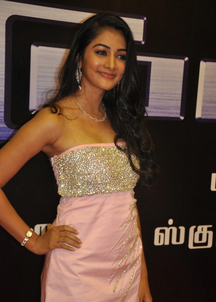 Mugamoodi_actress_Pooja_hegde_stills_2.jpg