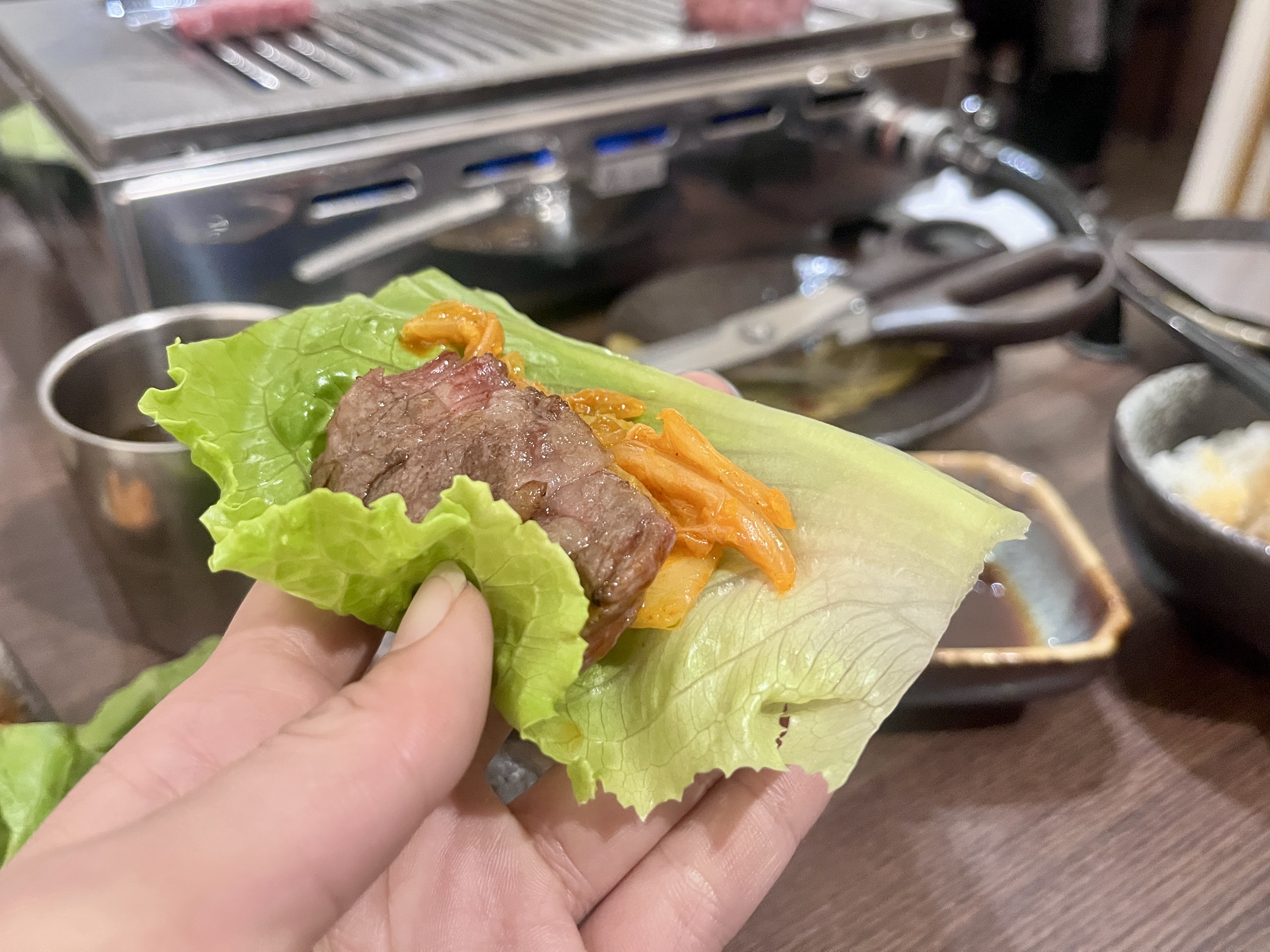 高雄燒肉推薦，我推薦左營區的鐵人燒肉，燒肉新鮮好吃又價格合理，排煙系統也做得不錯。