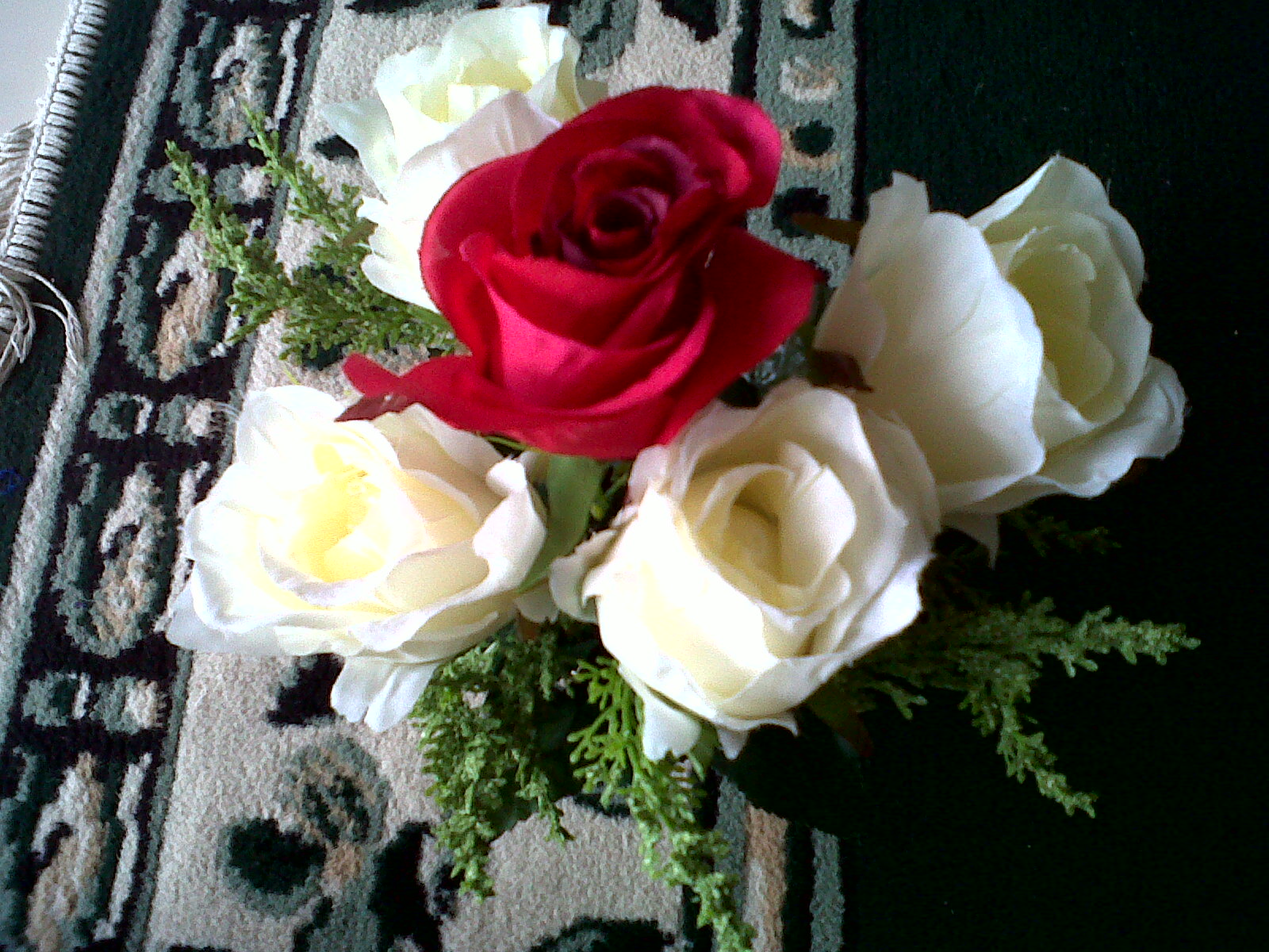 Fauzi Florist Bunga  Mawar Merah  dan Putih 