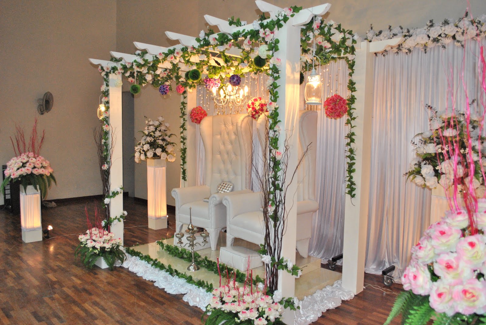 RANIA EMBUN BRIDAL: pelamin pergola