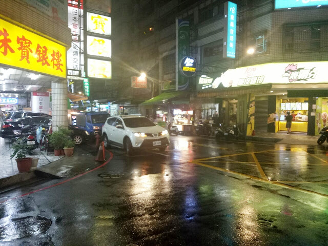 租- GK5177裕民夜市小店面                        特色說明1. 開放格局，低租金  2. 人潮越晚越多、熱鬧 3. 適小資族，創業首選  4. 夜市超值小店面、醒目