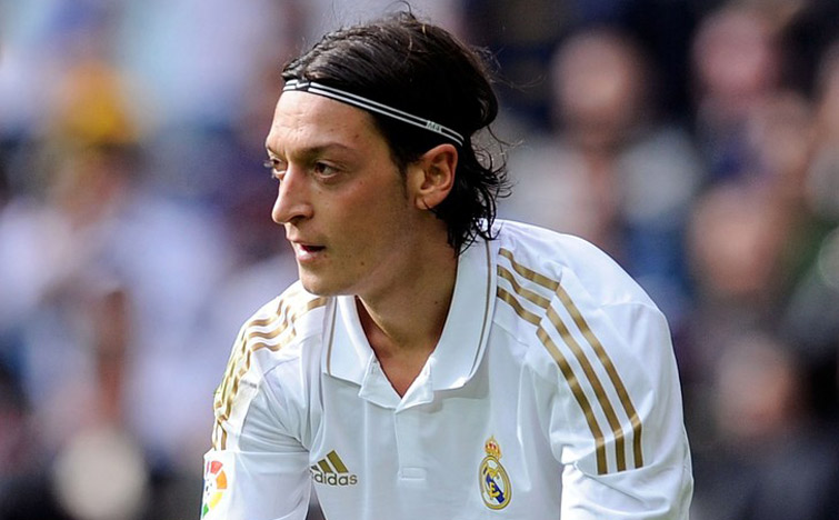 All Football Players: 2012 Germany Best Player Mesut Ozi 