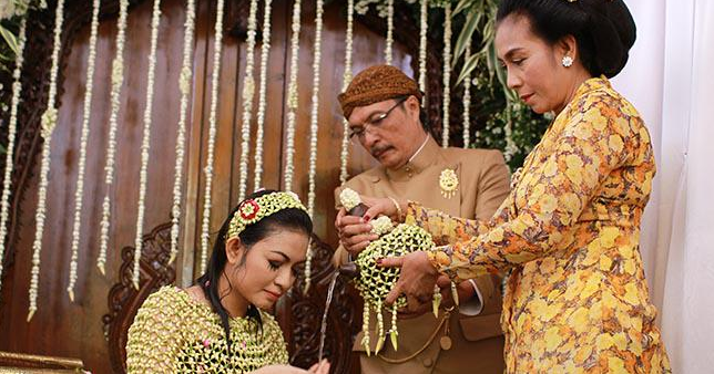 [Wedding] Jokowi Mantu Gibran dan Selvi - Kochie Frog