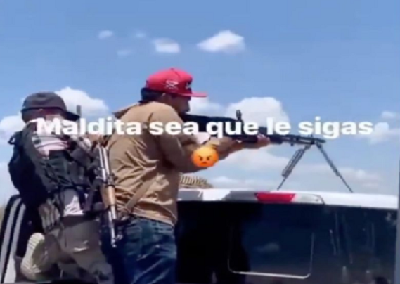 VIDEO.- Así son los regaños de Los Sicarios del Cártel de Sinaloa cuando estan adiestrando, maldita sea que le sigas!