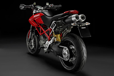 Ducati_Hypermotard_1100_EVO_2011_1620x1080_Rear_Angle_01