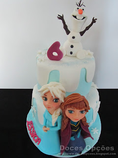 O Olaf, a Anna e a Elsa no aniversário Frozen da Jessica