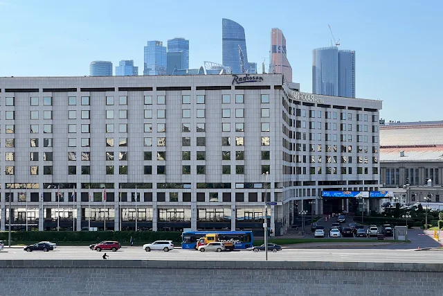 Бережковская набережная, гостиница Radisson Slavyanskaya