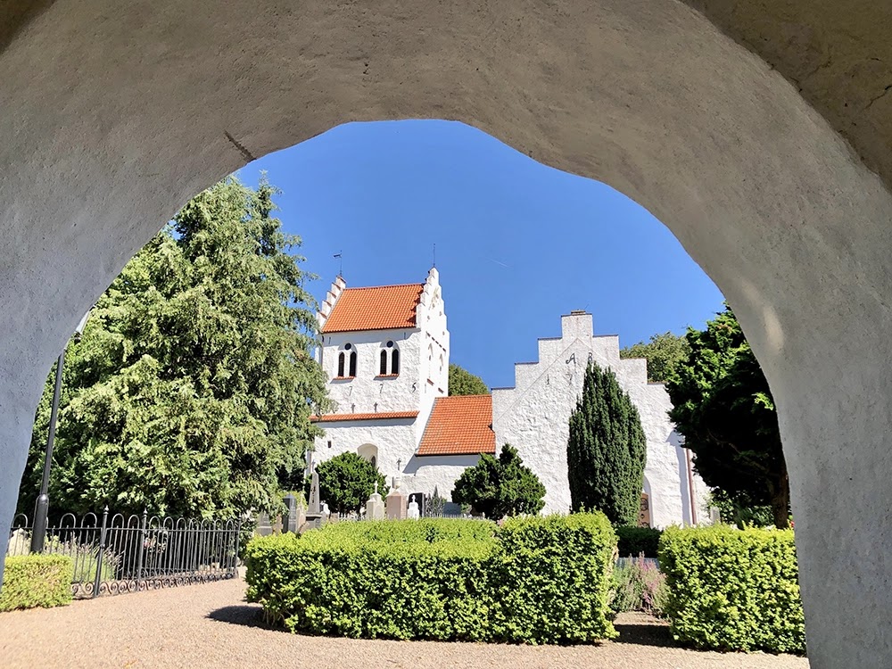 Brunnby kyrka från 1100-talet